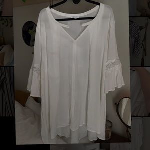 Beautiful white dress. missing a button.(easy fix)